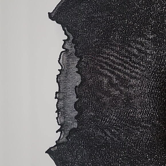 Metallic black ruffle scoop neck - Picture 2 of 6